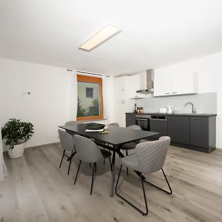 Wunderschoene Ferienwohnung Villach Exterior foto
